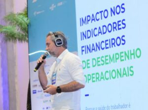 Sesi destaca prevenção à saúde para reduzir afastamentos e prejuízos O investimento em prevenção e atenção primária à saúde pode reduzir afastamentos de trabalhadores, melhorar a produtividade e diminuir prejuízos financeiros nas empresas. O tema foi debatido pelo Sesi Bahia durante painéis realizados no Index, evento voltado ao setor industrial, na última sexta-feira (8), em Salvador.