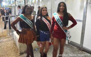 Ao som de clássicos como Morena Tropicana, Girassol e Sabiá, o público cantou, dançou e se emocionou

O cantor Alceu Valença foi uma das atrações mais esperadas do São João. Uma multidão se aglomerou na praça do distrito de Maria Quitéria para cantar e dançar os grandes sucessos do artista pernambucano.