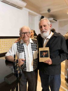 Dimas Oliveira homenageado no Cine Farol A Academia Feirense de Letras registra a homenagem ao acadêmico Dimas Oliveira durante o Cine Farol, cerimônia de premiação dedicada ao cinema independente da Bahia, realizada na tarde de sábado, 6 de junho, no Museu de Arte da Bahia (MAB), em Salvador.