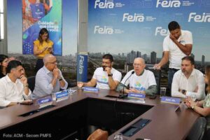 Remédio em Casa começa pelos distritos e mira barreiras de acesso à saúde

Programa da Prefeitura de Feira levará medicamentos de uso contínuo a idosos, acamados e pessoas com dificuldade de locomoção acompanhadas pela Atenção Básica