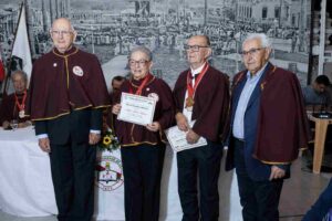 Academia Feirense de Letras celebra posse de novos membros em noite de reconhecimento Solenidade no Casarão Fróes da Motta reuniu público de diferentes segmentos e homenageou personalidades