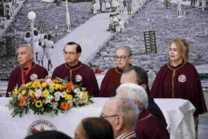 Academia Feirense de Letras celebra posse de novos membros em noite de reconhecimento Solenidade no Casarão Fróes da Motta reuniu público de diferentes segmentos e homenageou personalidades
