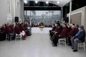 Academia Feirense de Letras celebra posse de novos membros em noite de reconhecimento Solenidade no Casarão Fróes da Motta reuniu público de diferentes segmentos e homenageou personalidades