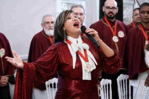 Academia Feirense de Letras celebra posse de novos membros em noite de reconhecimento Solenidade no Casarão Fróes da Motta reuniu público de diferentes segmentos e homenageou personalidades
