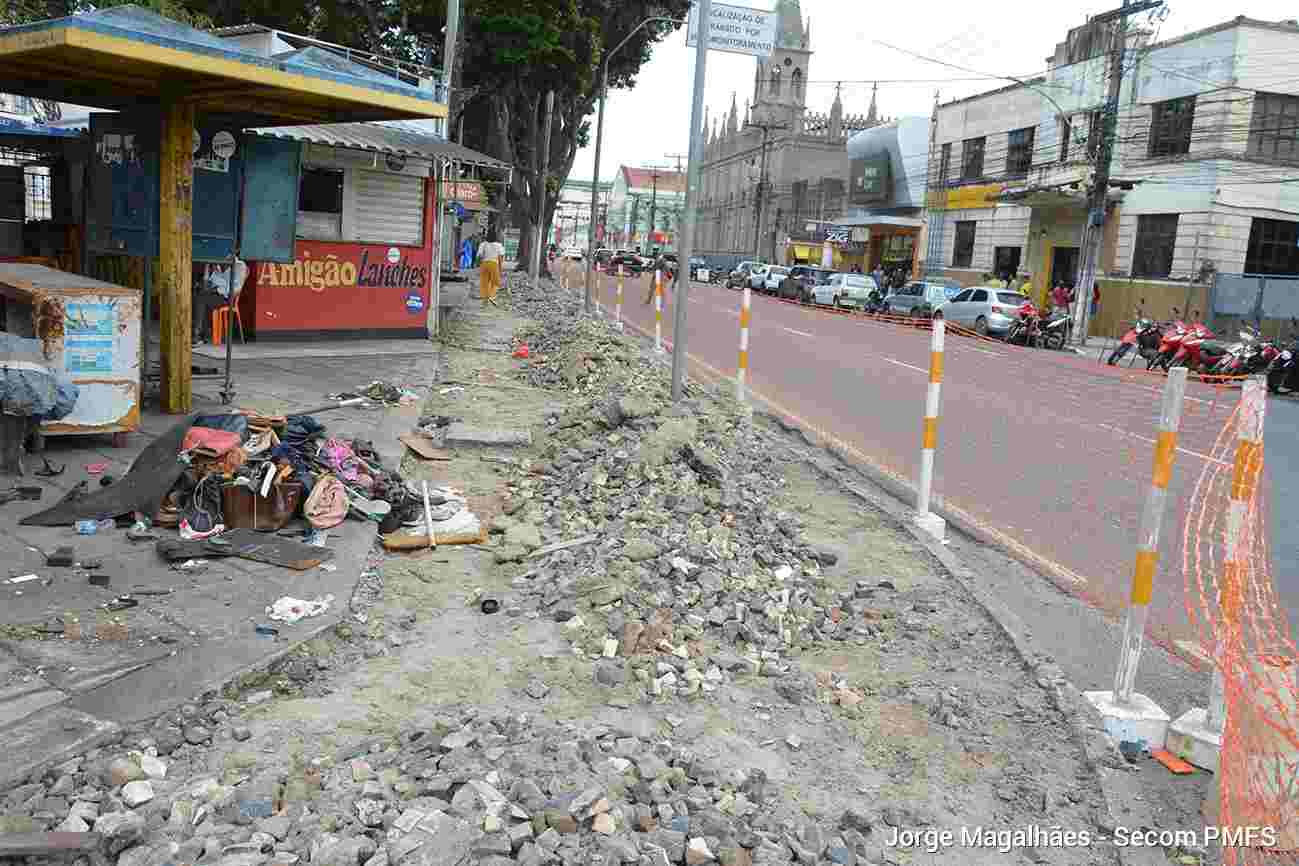 Reforma da Praça dos Sapateiros é etapa da revitalização do Centro de Feira Obra fica diante da área destinada ao futuro Centro Administrativo e integra conjunto de iniciativas para recuperar espaços públicos e imóveis históricos