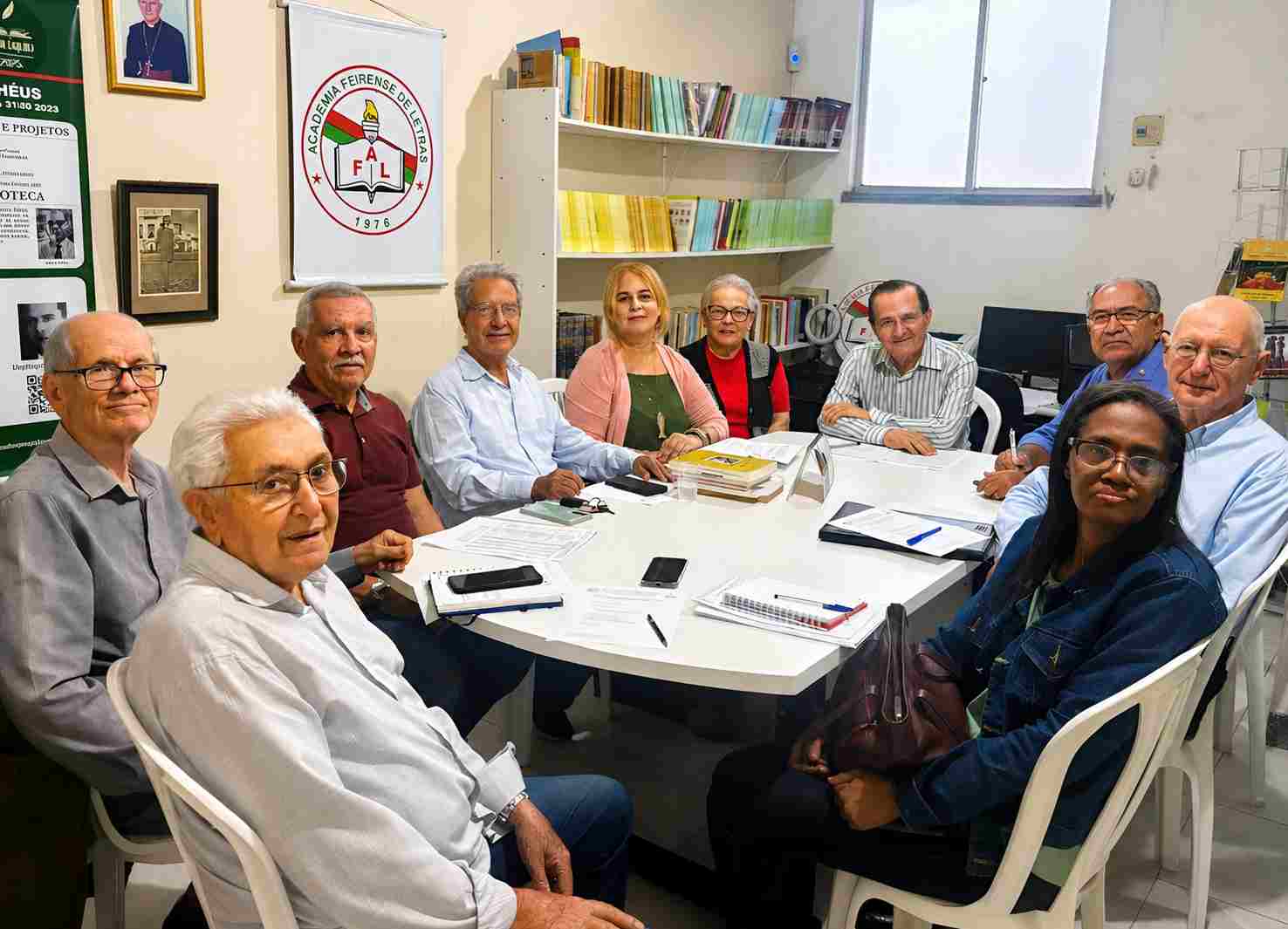 Academia Feirense de Letras lançará revista nas comemorações dos 50 anos Publicação reunirá textos sobre a trajetória da instituição e será apresentada em solenidade na Câmara Municipal de Feira de Santana