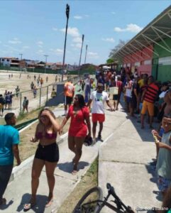 Arena Beira Riacho recebe duas grandes competições 

Começa neste domingo (26) um dos campeonatos mais aguardados do futebol amador de Feira de Santana. A 1ª Copa Rua Nova do Milhão reúne equipes de bairros e comunidades na Arena Beira Riacho, na Avenida do Canal, próximo ao Centro de Abastecimento.