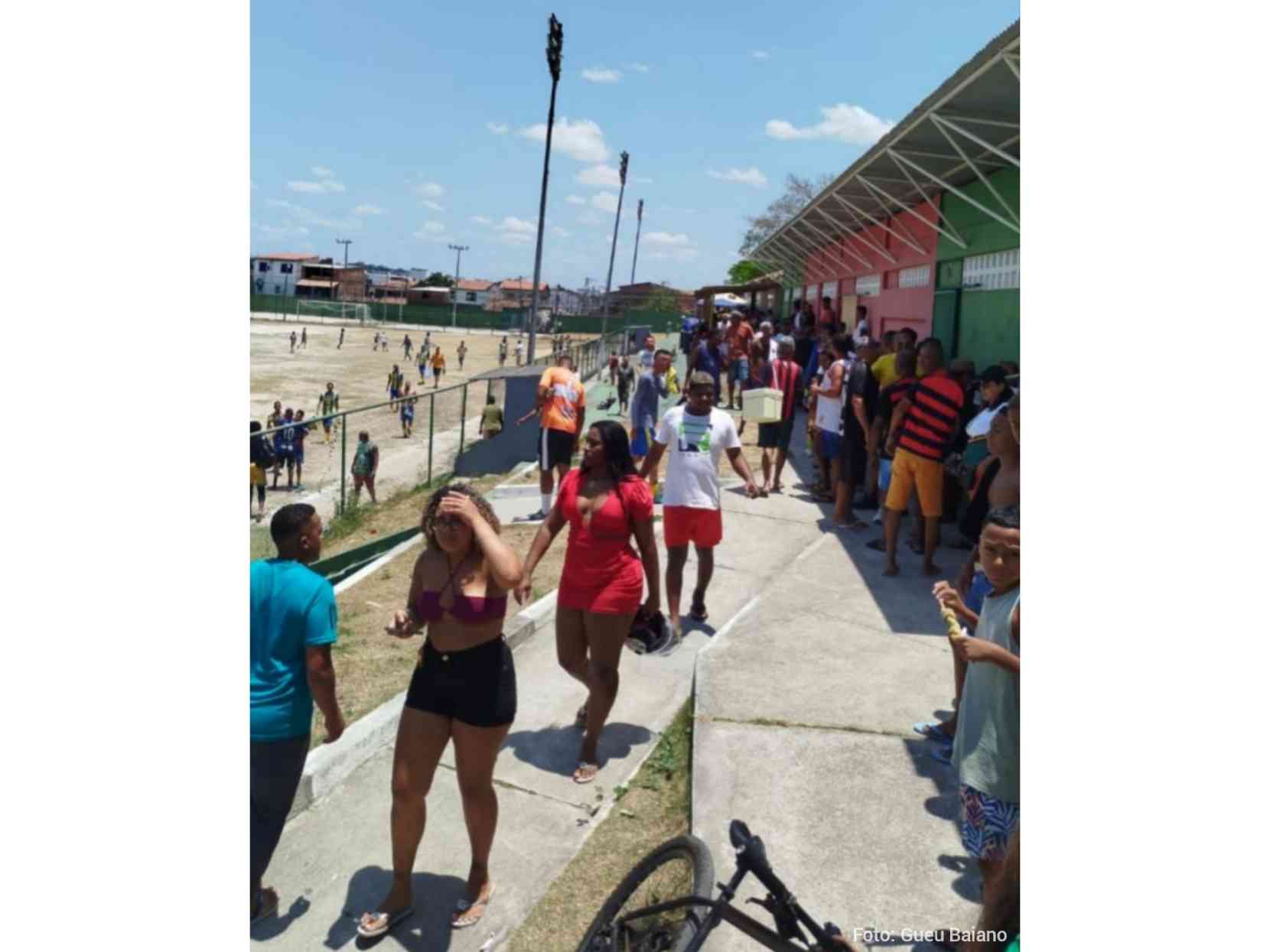 Arena Beira Riacho recebe duas grandes competições  Começa neste domingo (26) um dos campeonatos mais aguardados do futebol amador de Feira de Santana. A 1ª Copa Rua Nova do Milhão reúne equipes de bairros e comunidades na Arena Beira Riacho, na Avenida do Canal, próximo ao Centro de Abastecimento.