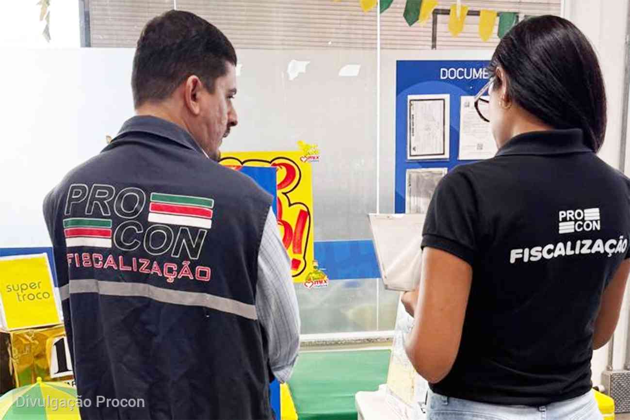 Presença no sorteio pode ser exigida para entrega do prêmio? Procon de Feira de Santana notificou um atacadista após denúncia contra regra que condicionava o recebimento do prêmio à presença do cliente no momento da apuração