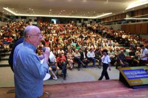 Feira investirá R$ 126 milhões para ampliar vagas em escolas de áreas com maior demanda Nove unidades da sede e dos distritos serão reestruturadas para acompanhar o crescimento populacional e oferecer melhores condições de aprendizagem