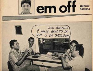 Cinco grandes nomes do rádio de Feira de Santana estão reunidos nesta imagem histórica. Dilton Coutinho, Carlos Geilson, Valdomiro Silva e Jorge Telles aparecem no estúdio da Rádio Subaé, onde construíram parte importante de suas trajetórias profissionais. O quinto nome é o de Rogério Santana, autor da coluna 'Em Off', publicada pelo Feira Hoje.