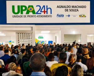 Unidade funciona 24 horas com 11 leitos UPA de Humildes é entregue e amplia rede de urgência em Feira O prefeito José Ronaldo de Carvalho entregou, na noite dessa segunda-feira (06), a nova Unidade de Pronto Atendimento de Humildes, ampliando a estrutura da rede de urgência e emergência de Feira de Santana. A unidade funcionará 24 horas por dia e atenderá moradores do distrito, de localidades vizinhas e de outras regiões do município.