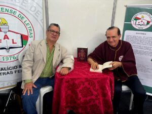 AFL lança livro sobre seus 50 anos na Flifs A Academia Feirense de Letras (AFL) lançou, nessa terça-feira (25), durante a abertura da 19ª edição do Festival Literário e Cultural de Feira de Santana (Flifs), o livro 'História da Academia Feirense de Letras: 1976 a 2026', de autoria de João Batista de Cerqueira e Ruy Cerqueira.