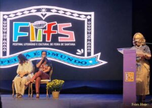 Feira é o Mundo' ganha força em discurso de abertura do Flifs'Feira é o Mundo' ganha força em discurso de abertura do Flifs Coordenadora do festival, Cristiana Barbosa apresentou uma leitura poética da identidade de Feira de Santana durante a solenidade de abertura, que contou com a presença da reitora da Uefs, Amali Mussi Na noite dessa terça-feira, 25 de agosto, a abertura do 19º Festival Literário e Cultural de Feira de Santana reuniu autoridades, escritores, artistas, educadores e representantes de instituições no Teatro do Centro de Convenções. Dentre as presenças,  representantes de entidades parceiras na realização do evento, dos governos municipal e estadual, e da reitora da Uefs, Amali de Angelis Mussi.