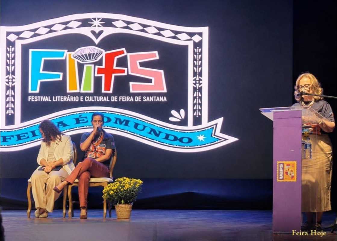 Feira é o Mundo' ganha força em discurso de abertura do Flifs'Feira é o Mundo' ganha força em discurso de abertura do Flifs Coordenadora do festival, Cristiana Barbosa apresentou uma leitura poética da identidade de Feira de Santana durante a solenidade de abertura, que contou com a presença da reitora da Uefs, Amali Mussi Na noite dessa terça-feira, 25 de agosto, a abertura do 19º Festival Literário e Cultural de Feira de Santana reuniu autoridades, escritores, artistas, educadores e representantes de instituições no Teatro do Centro de Convenções. Dentre as presenças,  representantes de entidades parceiras na realização do evento, dos governos municipal e estadual, e da reitora da Uefs, Amali de Angelis Mussi.
