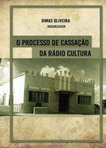 Dimas Oliveira doa duas obras à Biblioteca Digital Outran Borges Livros preservam documentos sobre a cassação da Rádio Cultura e registros das primeiras salas de cinema de Feira de Santana O jornalista e memorialista Dimas Oliveira, membro efetivo da Academia Feirense de Letras (AFL), disponibilizou duas obras para integrar o acervo da Biblioteca Digital Outran Borges (BDOB). Os livros ‘O Processo de Cassação da Rádio Cultura’, publicado em 2018, e ‘A Arte do Silêncio em Feira de Santana’, lançado em 2021, poderão ser consultados por pesquisadores, estudantes e leitores interessados na história política, cultural e social do município.
