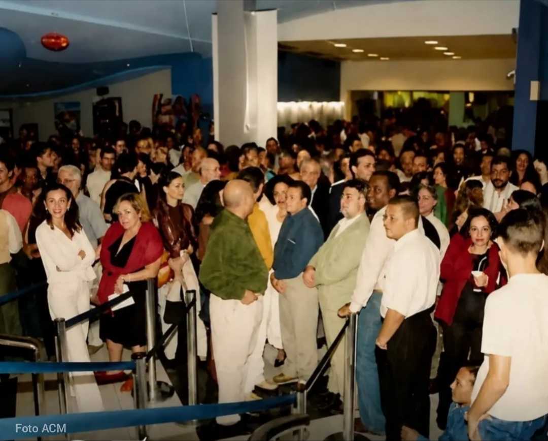 O Orient Cinemas, complexo de cinemas do Boulevard Shopping — na inauguração, Shopping Iguatemi —, foi aberto ao público há exatos vinte e cinco anos, no dia 17 de agosto de 2001, com a apresentação de cinco lançamentos em suas quatro salas: "A Senha", "Pokemon 3", "Jurassic Park III", "Dr. Dolittle" e "Planeta dos Macacos".