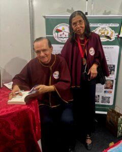 AFL lança livro sobre seus 50 anos na Flifs A Academia Feirense de Letras (AFL) lançou, nessa terça-feira (25), durante a abertura da 19ª edição do Festival Literário e Cultural de Feira de Santana (Flifs), o livro 'História da Academia Feirense de Letras: 1976 a 2026', de autoria de João Batista de Cerqueira e Ruy Cerqueira.